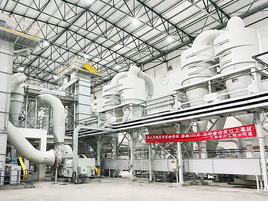Primary jaw crusher reducing limestone rock size