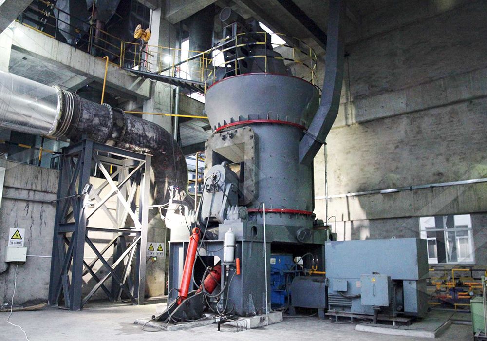 Overview of a high-efficiency quartz sand vertical mill in an industrial setting